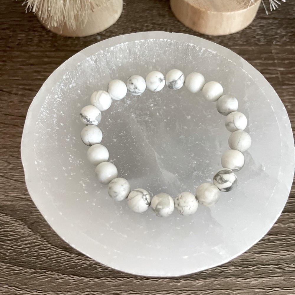 White howelite crystals bracelet